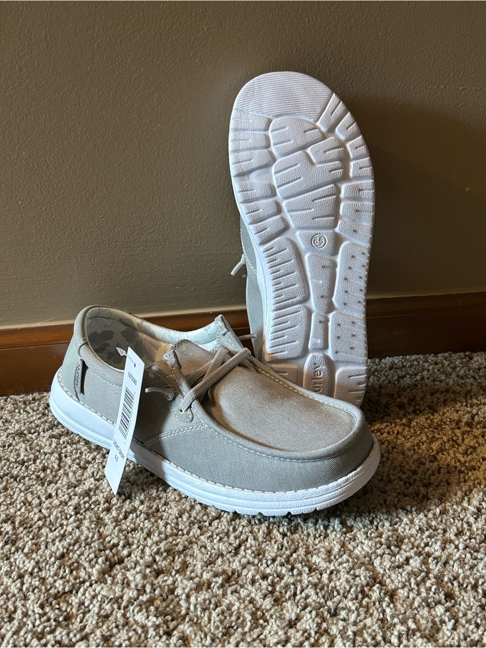 Hurley Women's Light Gray Canvas Slip-On Sneakers size 6.5